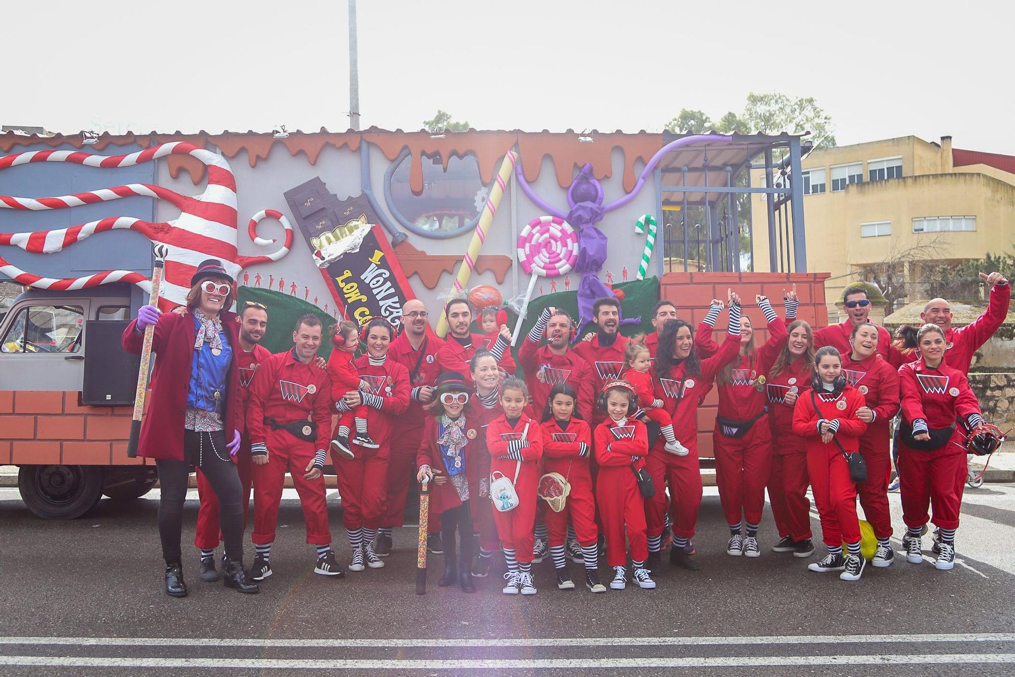 GALERÍA | Los pacenses arropan a los artefactos en su desfile del sábado en Badajoz