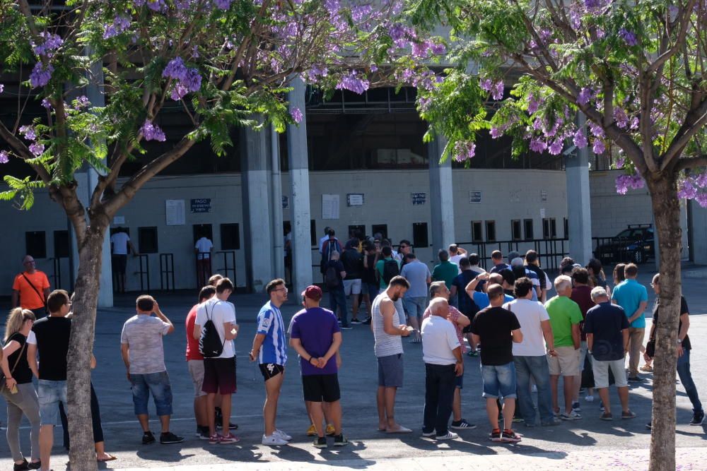 Colas en el Rico Pérez para comprar las entradas del Hércules- Ponferradina