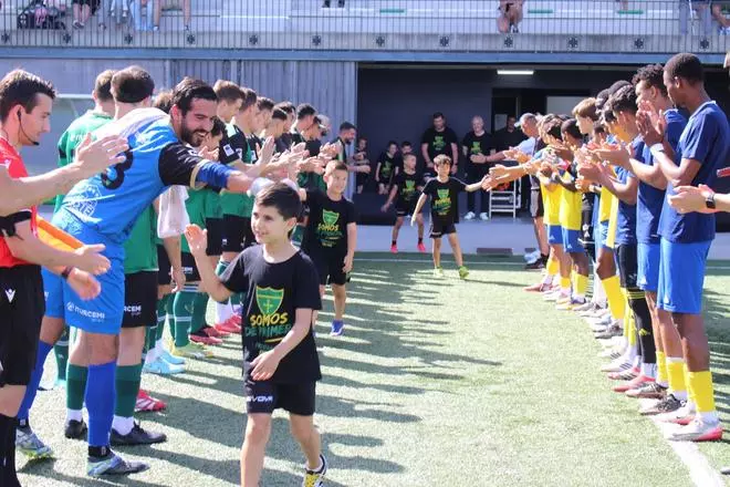 EN IMÁGENES: El pasillo del Hispano a los pequeños del prebenjamín A tras ganar la liga y conseguir el ascenso a Primera