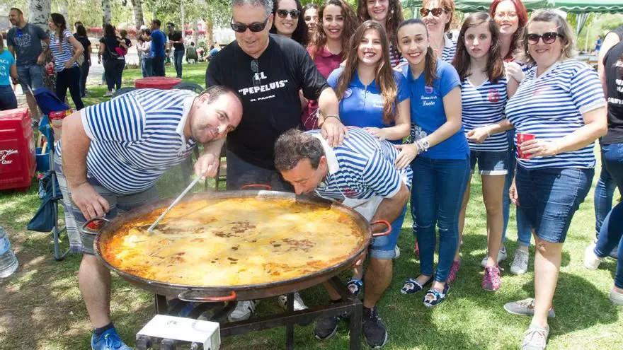 Más de 5.000 foguerers disfrutan del Festival de Paellas en el parque Lo Morant
