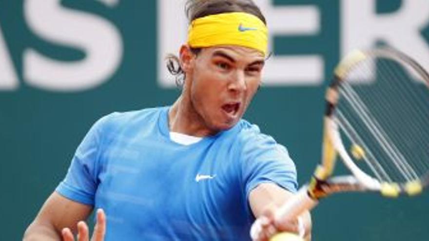 Nadal derrota a Ferrero tras la lluvia y jugará las semifinales de Mónaco contra Ferrer