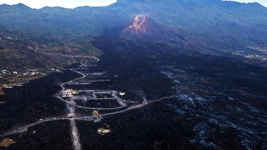 Comienzan las obras para recuperar la carretera entre San Simón y Tajuya, arrasada por la erupción del Tajogaite