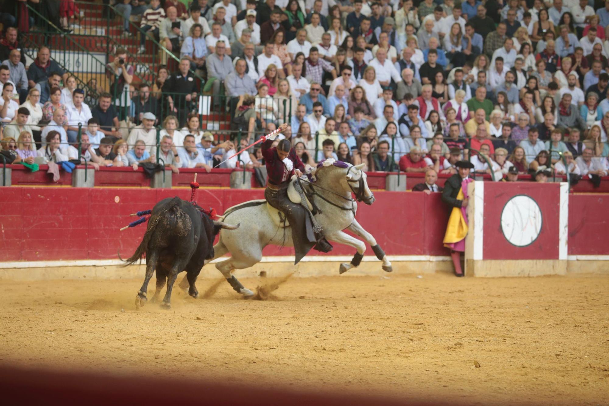Corrida de rejones para finalizar la Feria taurina del Pilar