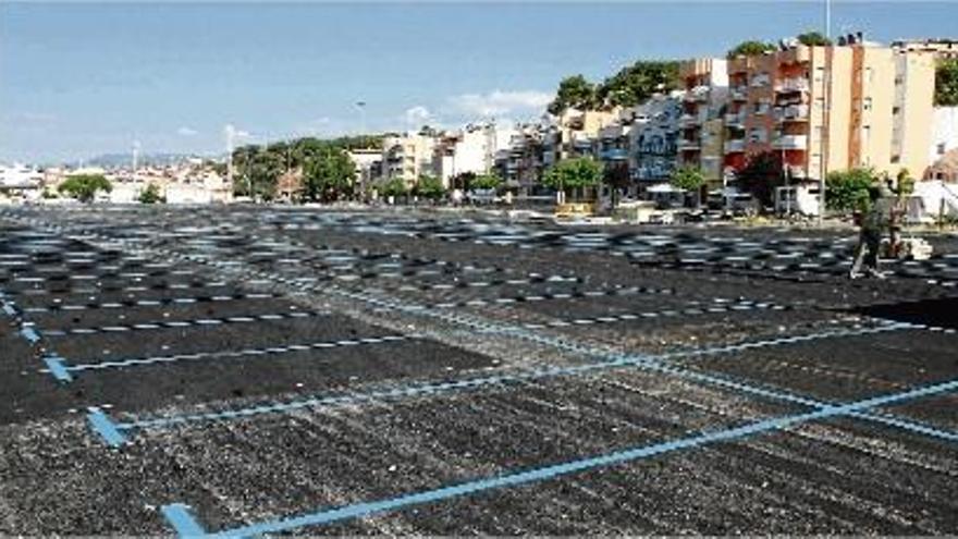 Una imatge d&#039;arxiu de la zona blava ubicada a l&#039;esplanada de l&#039;antic pavelló de Blanes, el juny de 2013.