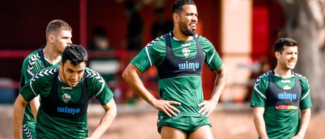 Ramón Folch, Jonathas y Víctor, ayer en el entrenamiento del Elche.