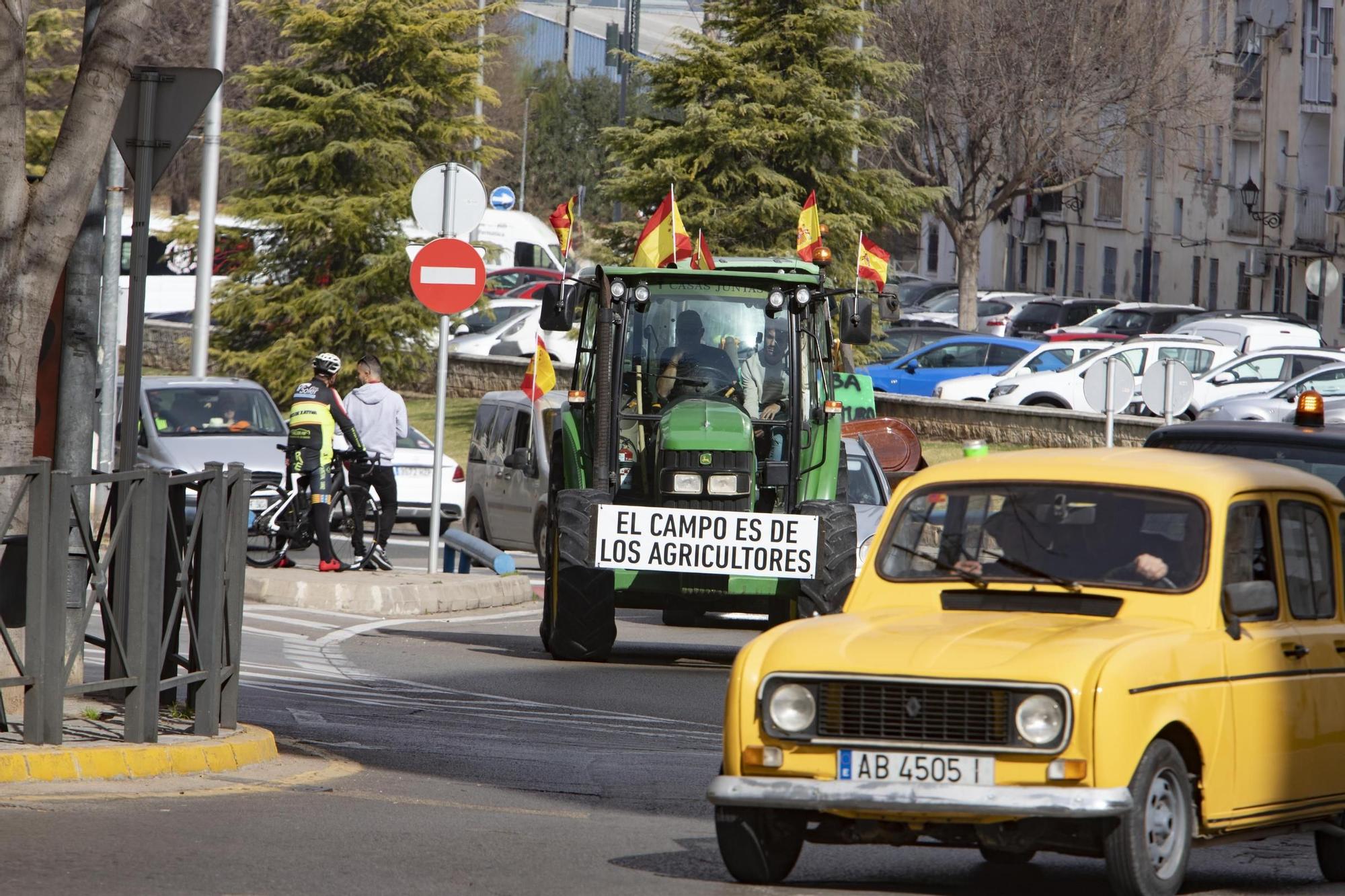 La tractorada por la crisis del campo se hace visible en Xàtiva