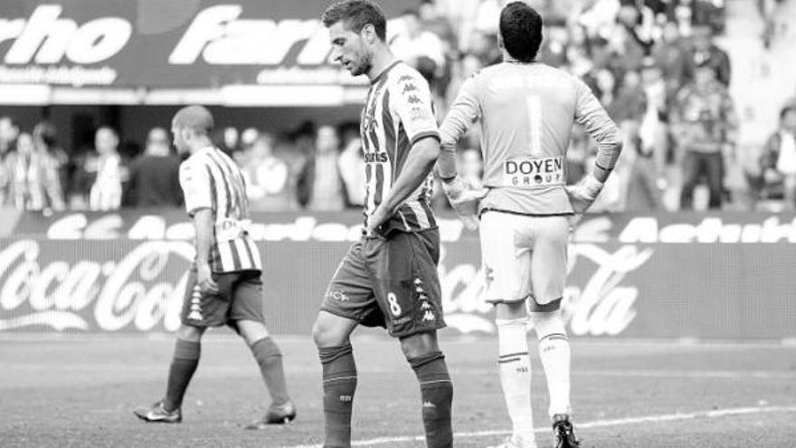 Eguren, Juan Pablo y Lora, tras el segundo gol del Zaragoza.