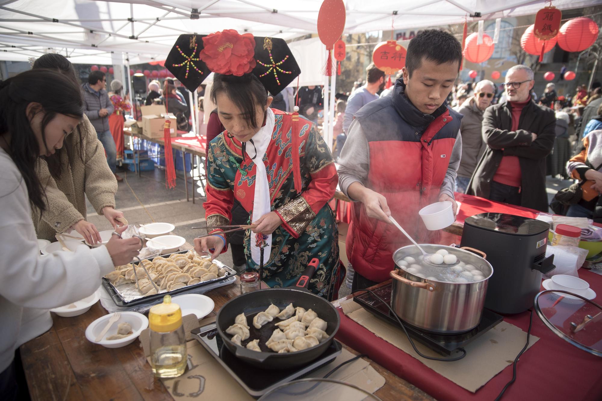 Celebració de l'Any Nou Xinès a la plaça de Sant Domènec de Manresa