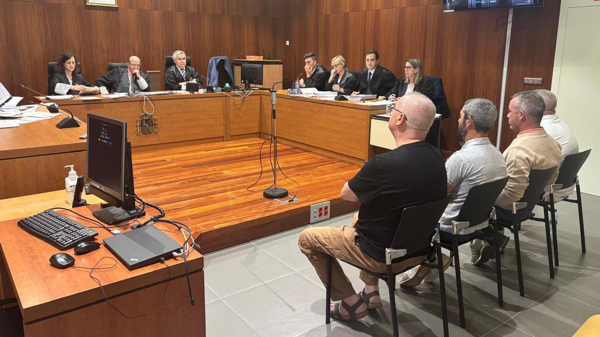 Los cuatro acusados, este lunes, en el juicio celebrado en la Audiencia Provincial de Zaragoza.