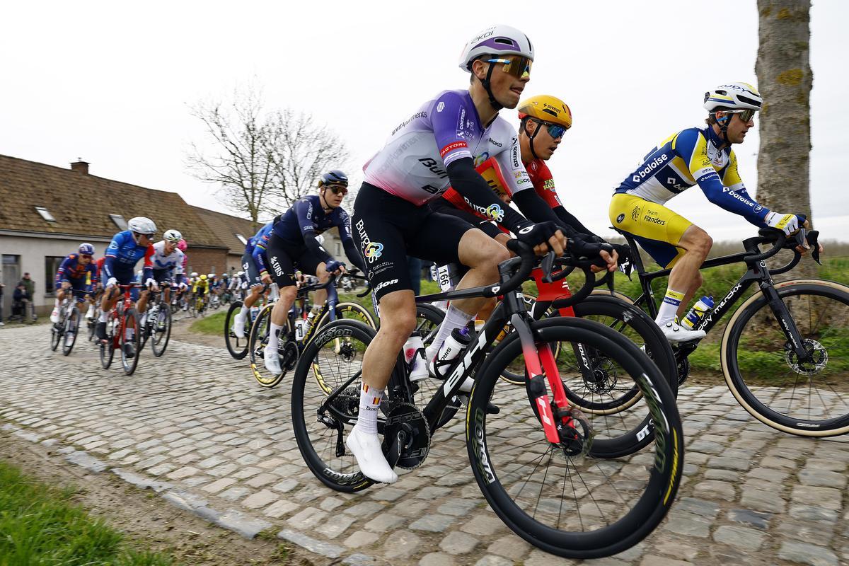 Hugo de la Calle durante la clásica Saxo Harelbeke