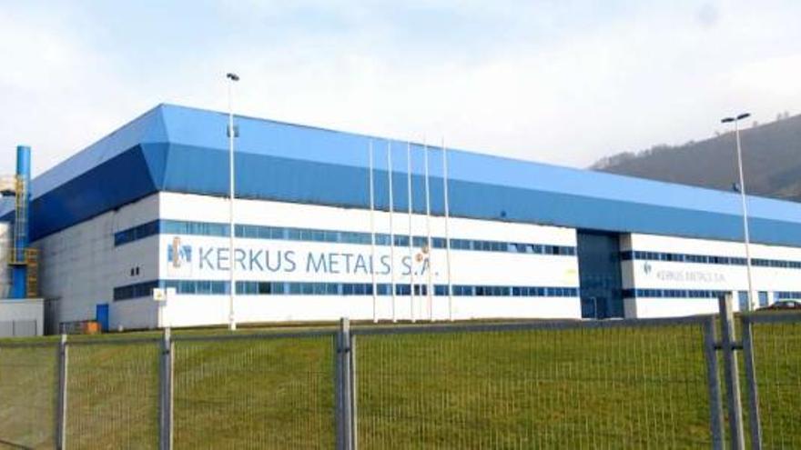 Nave de Kerkus Metals en el polígono industrial de Vega de Baíña, en Mieres (Asturias).  // Fernando Geijo