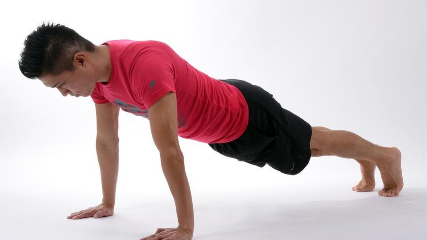 Este es el ejercicio que fortalece todo el cuerpo con solo 2 minutos al día
