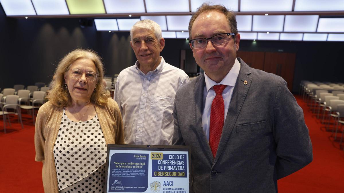 Consuelo Martínez, Mario Díaz y Félix Barrio.