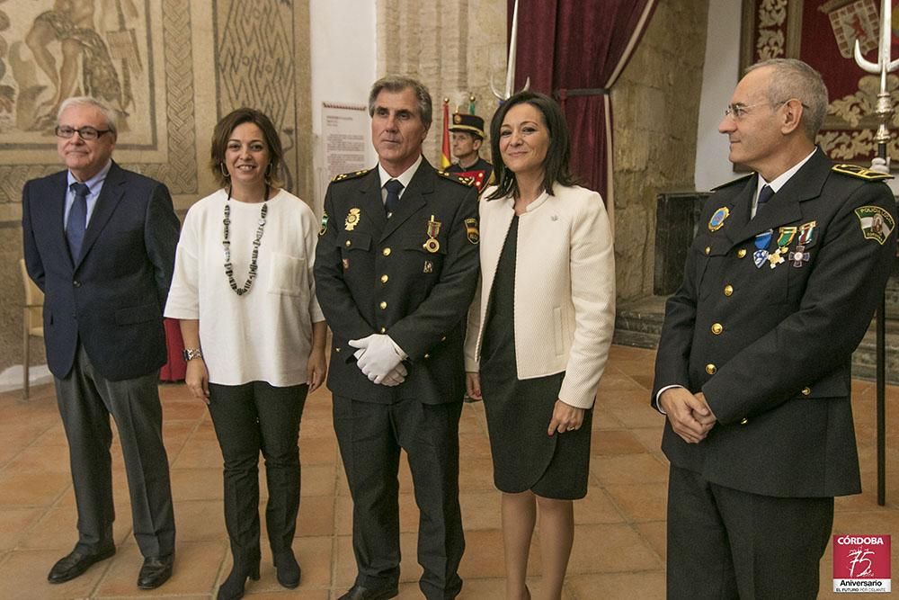 FOTOGALERÍA / Distinciones para la Policía Local en su día.