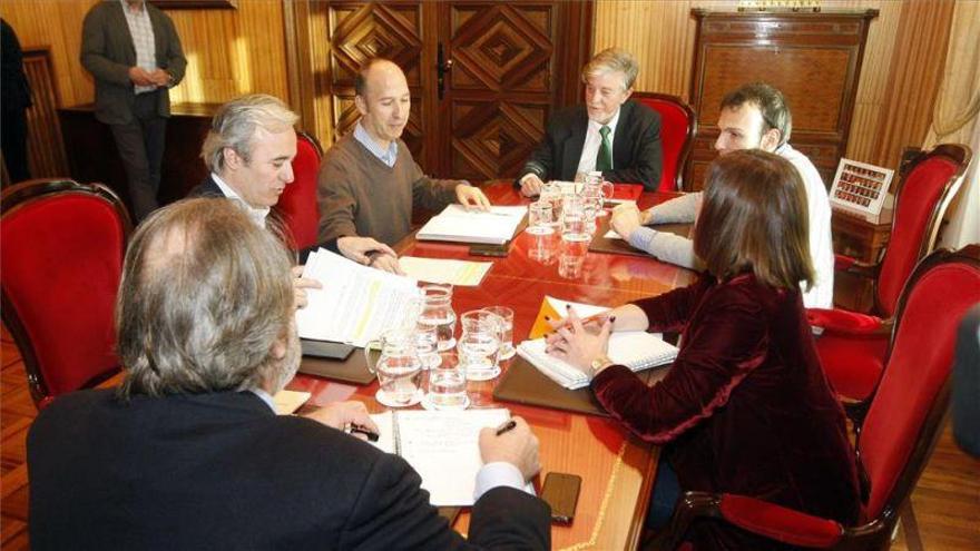 La oposición de Zaragoza acuerda reprobar a Santisteve en un pleno extraordinario