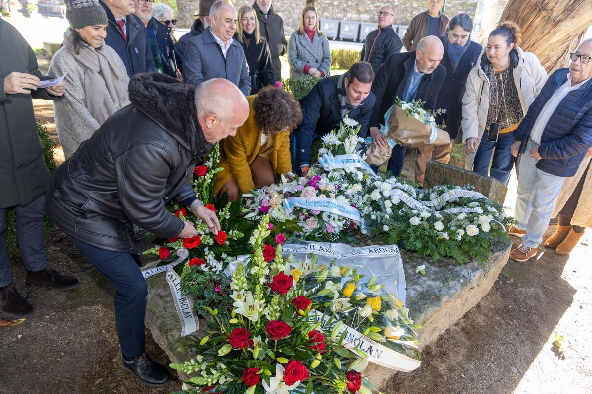Ofrenda floral a Isaac Díaz Pardo e ofrenda en lembranza de Ramón María del Valle-Inclán