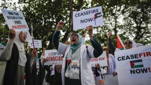 Protesta en Kuala Lumpur contra la incursión de Israel en Gaza.