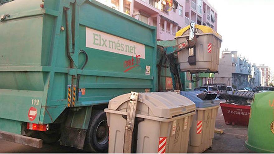 Urbaser coloca más contenedores en Elche para la recogida de residuos de forma selectiva