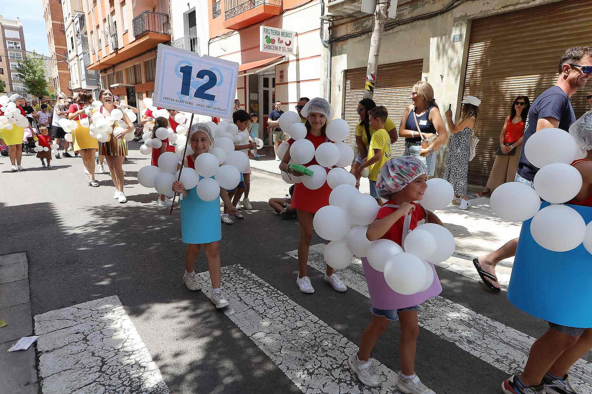 El Grau da inicio a las fiestas de Sant Pere con pólvora, bous y música