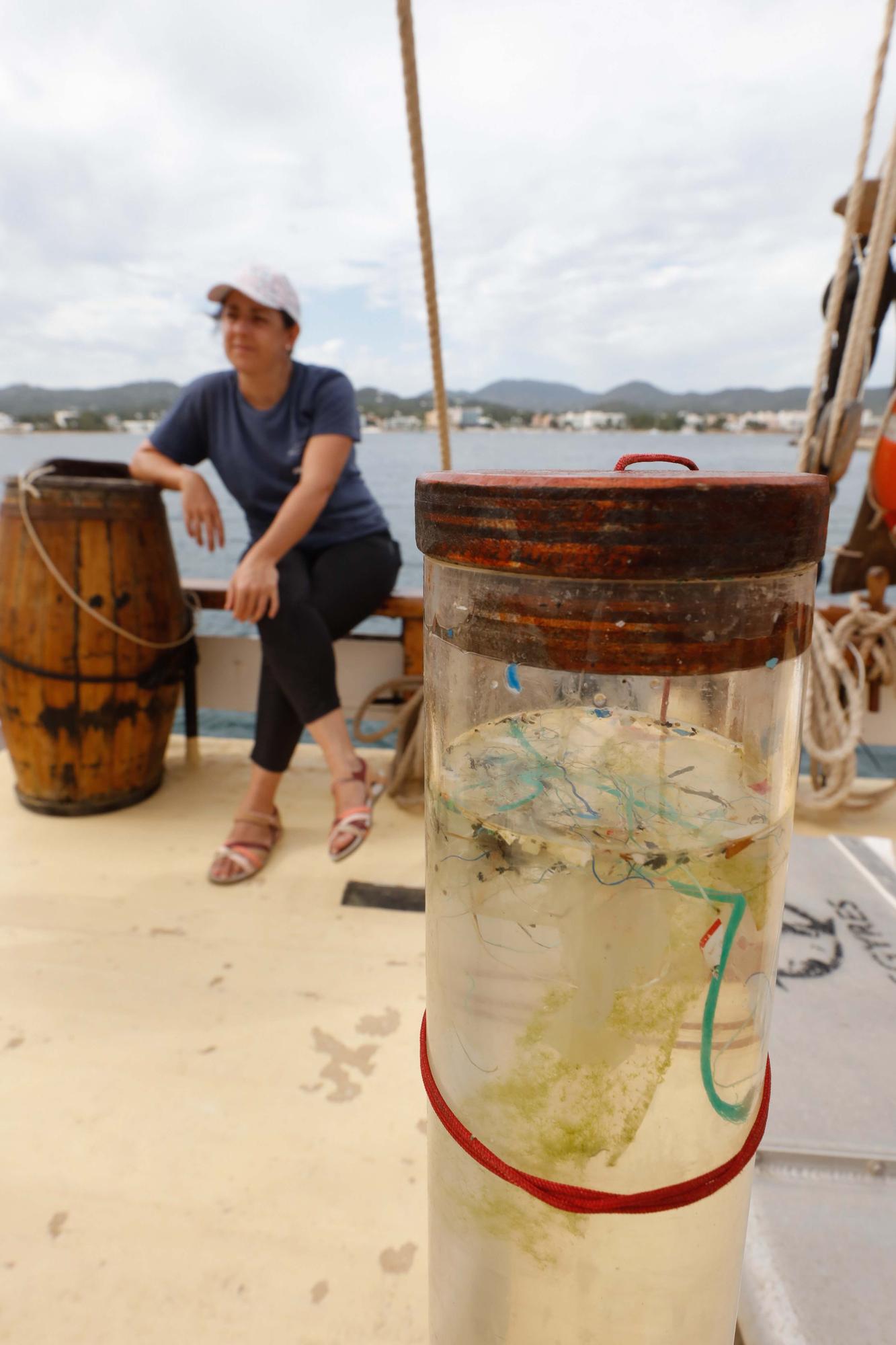 Una joya flotante para el medio ambiente en Ibiza