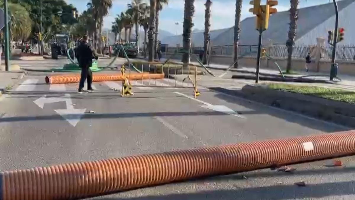 Barricadas en el paseo marítimo Antonio Machado