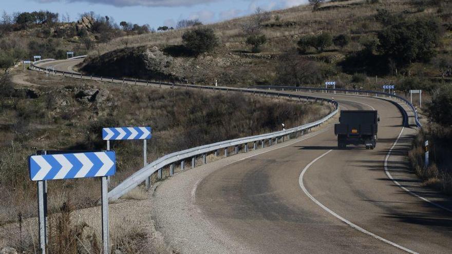 Carretera de Fermoselle a la frontera con Portugal por la presa de Bemposta