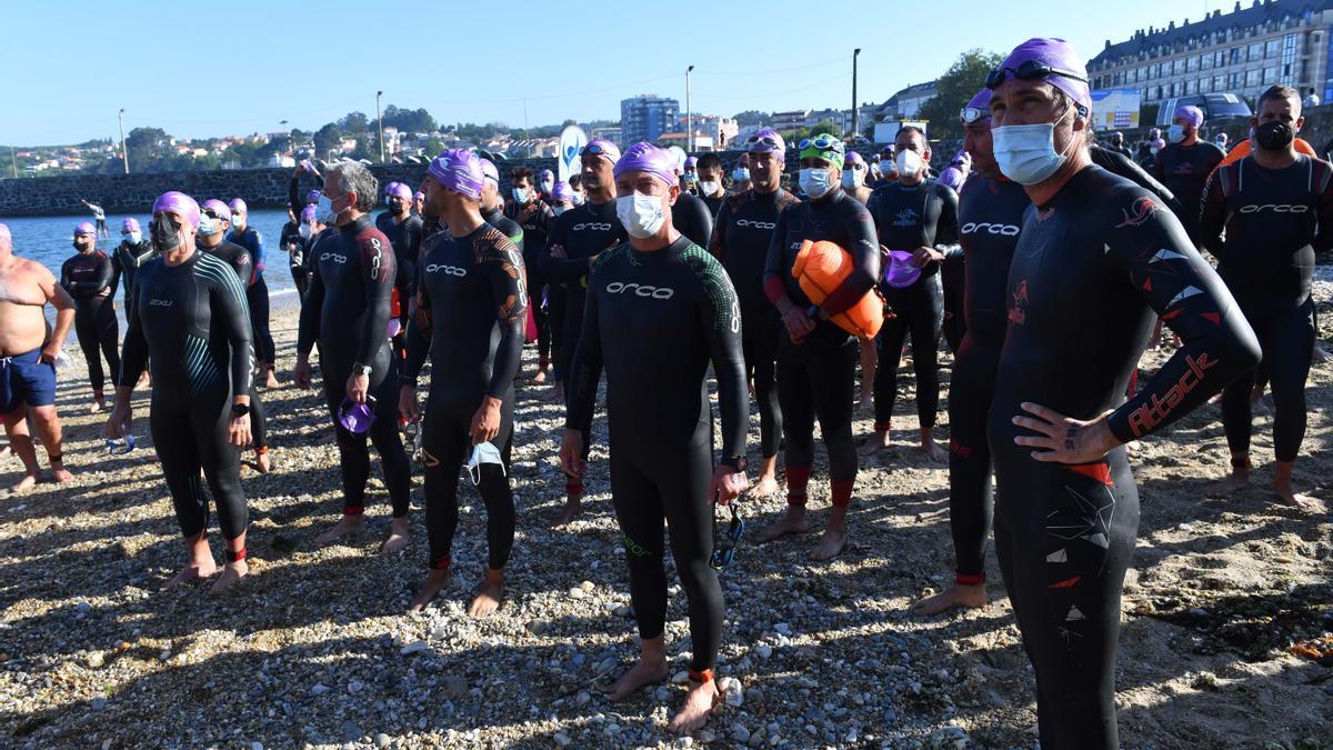 400 nadadores en la Travesía Costa Oleiros