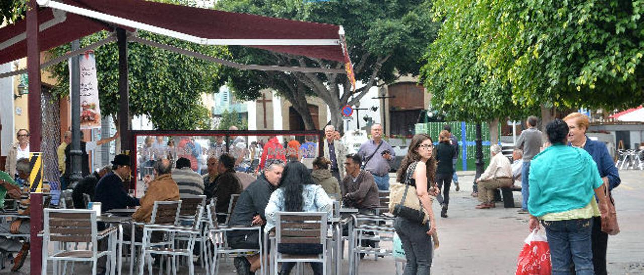 La plaza de San Gregorio pierde terrazas ante el auge de la zona comercial abierta