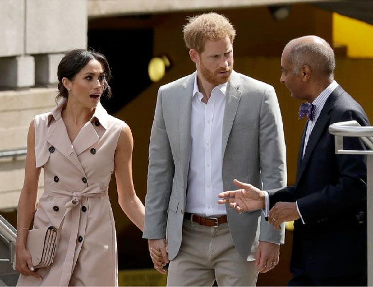 Los Duques de Sussex de la mano llegando a Southbank Centre