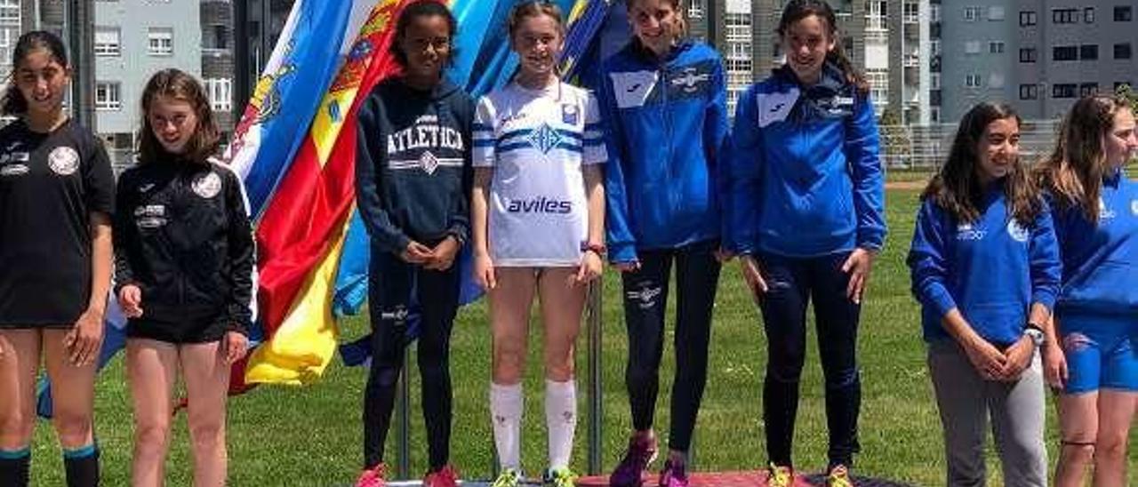 Las integrantes del relevo de la Atlética campeón de Asturias.