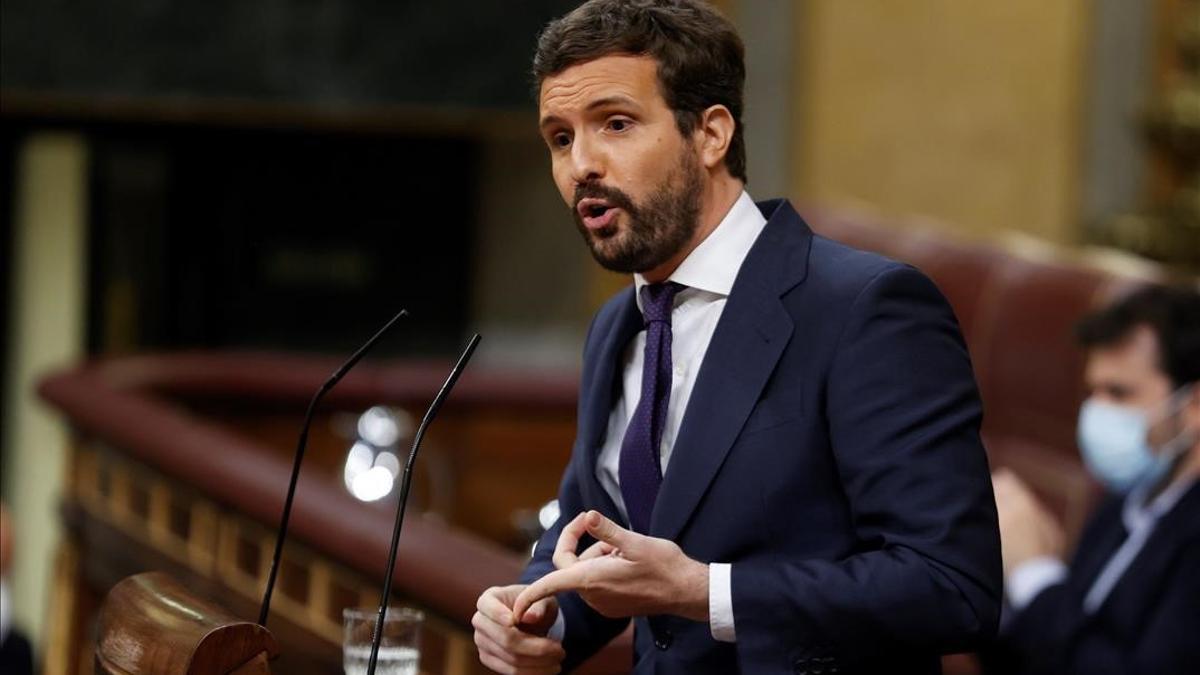 Casado critica que Sánchez elogie la República, que "dividió" a españoles