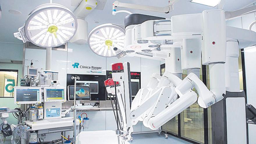 Detalle Robot Quirúrgico Da Vinci Xi en el Quirófano de Clínica Rotger.