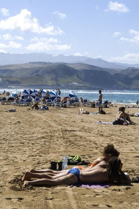 NIEVE EN LA CUMBRE DESDE LA PLAYA DE LAS CANTERAS