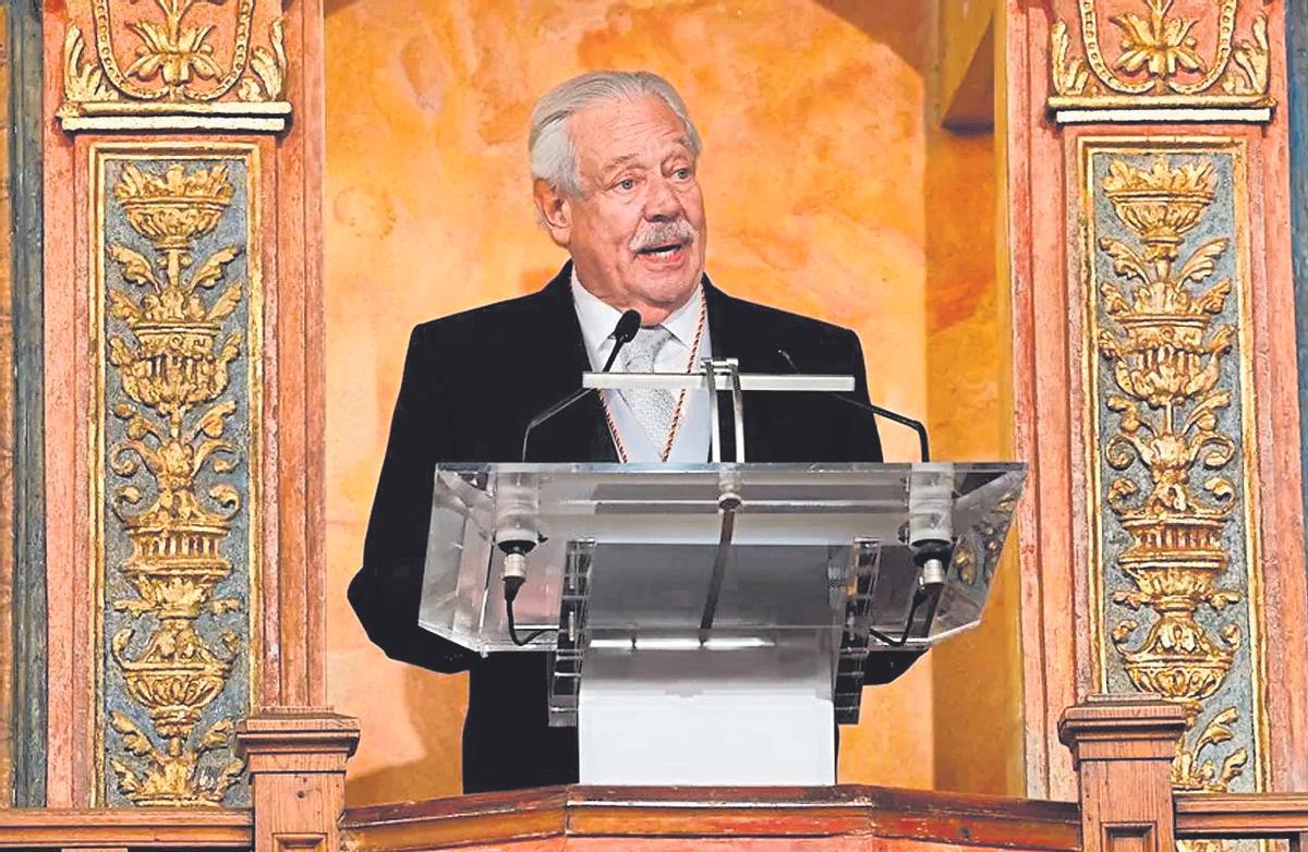 El escritor mexicano Gonzalo Celorio pronuncia su discurso tras recibir el Premio Cervantes.