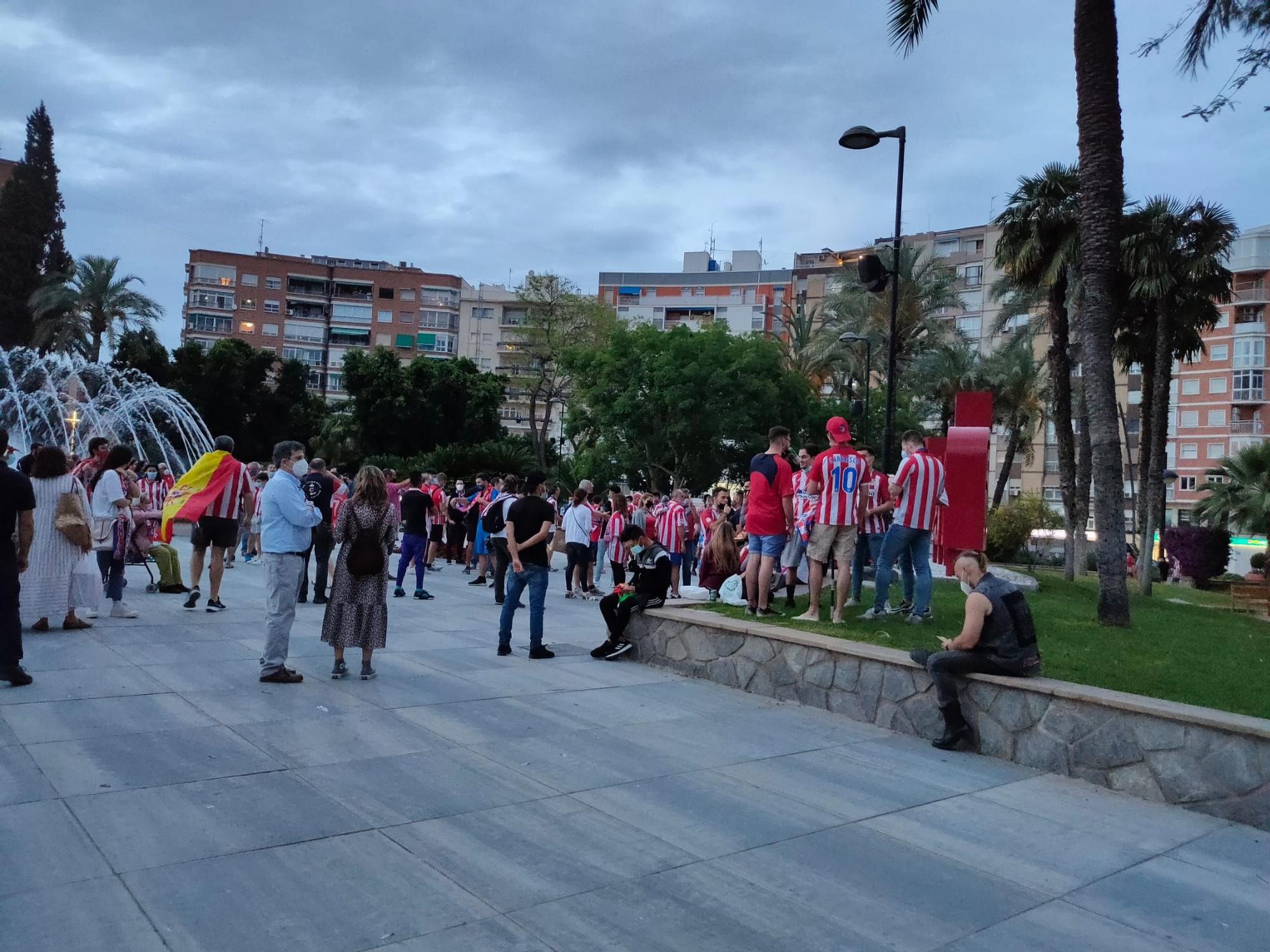 Seguidores murcianos del Atlético celebran el título en la Circular