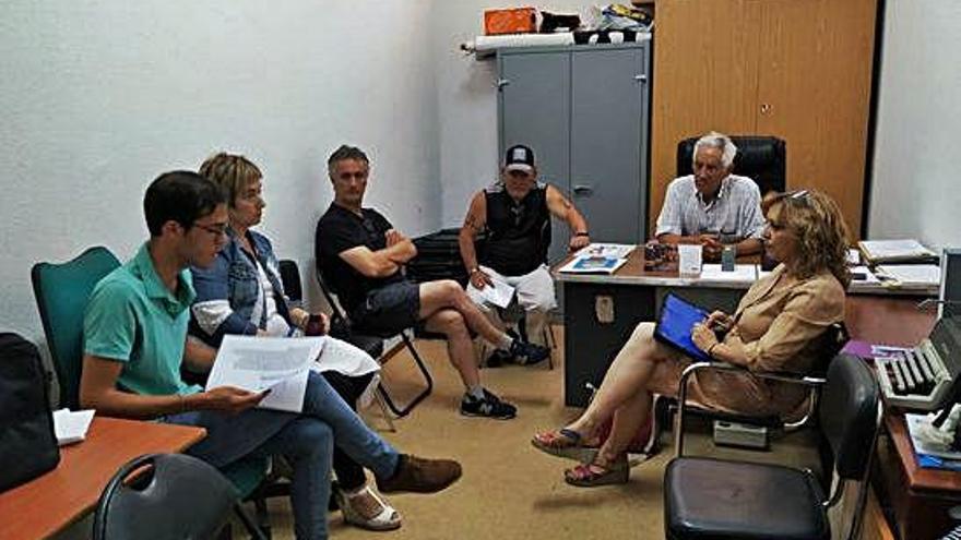 Pablo Novo, durante la reunión celebrada con la asociación de vecinos de Pinilla.