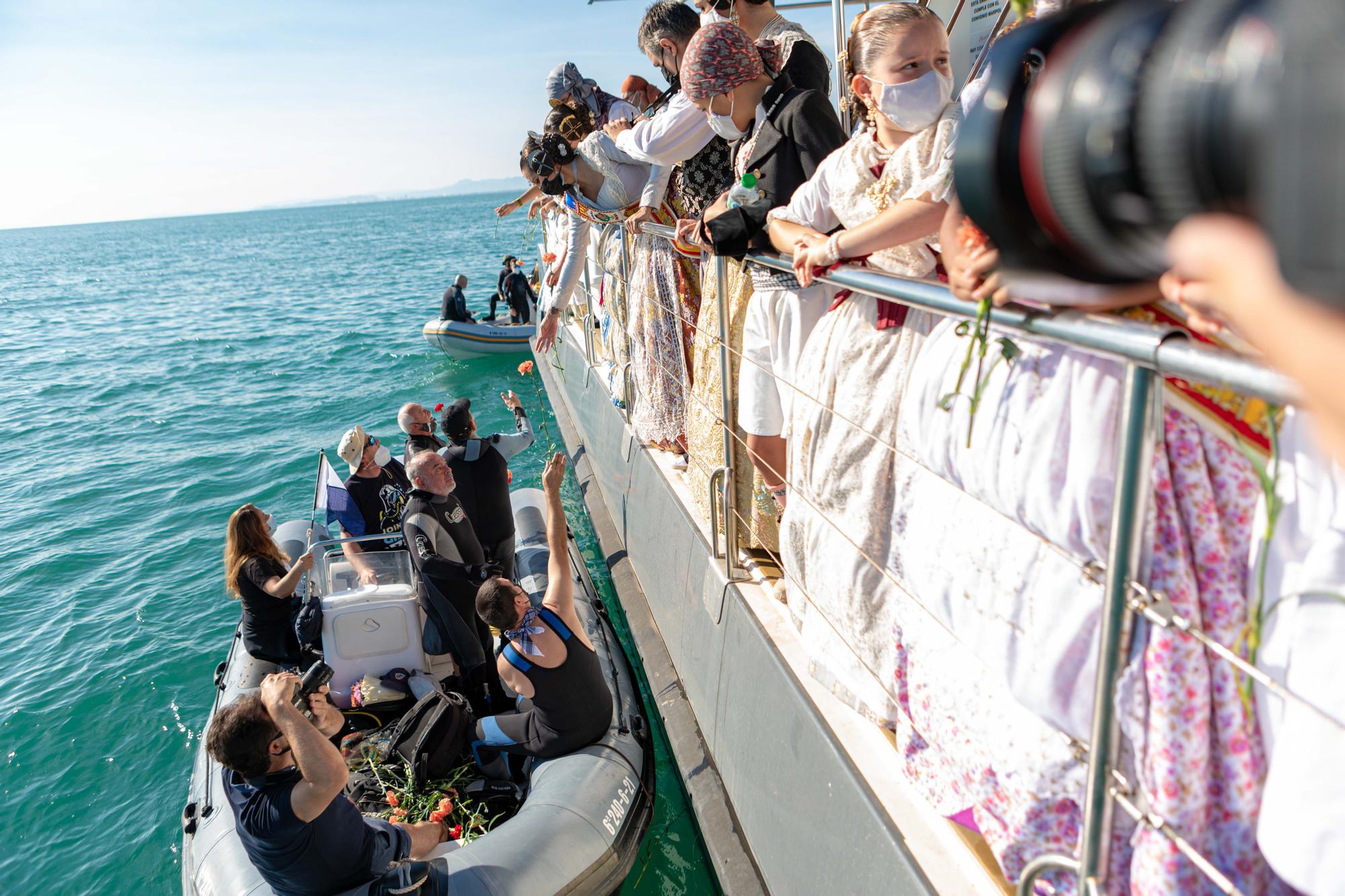 Las fallas del Marítim recuperan la Ofrenda Marinera