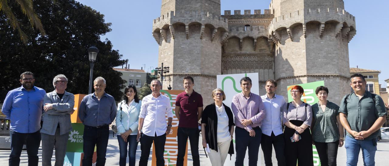 Presentación de l’Acord del Turia ante las Torres de Serrano entre Más País y Compromís, entre otros partidos.