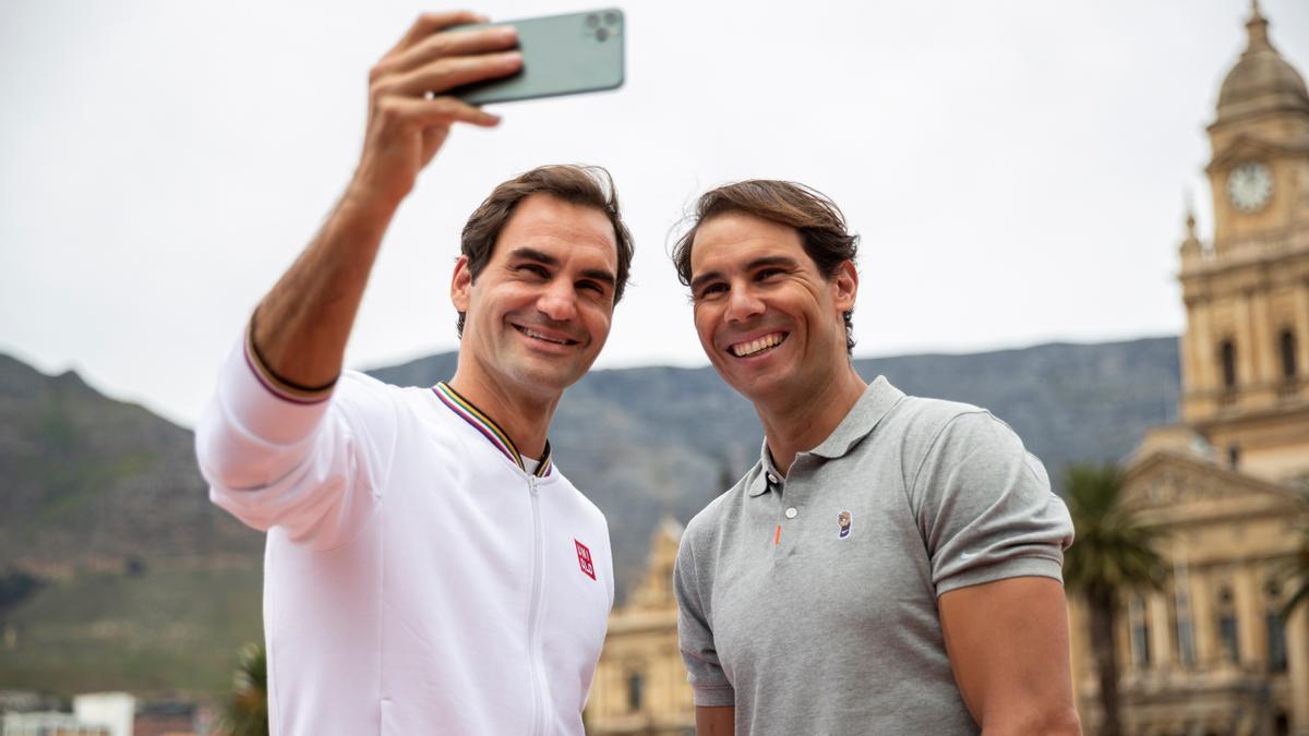 Nadal arropa a Federer en su adiós.