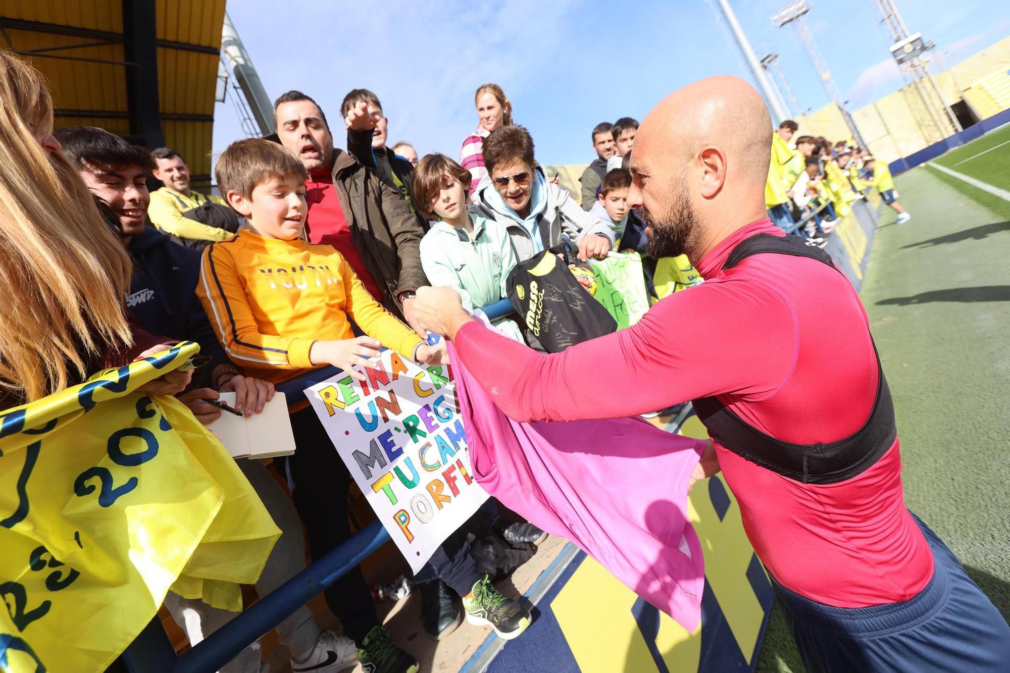 Así ha sido el entrenamiento navideño del Villarreal a puerta abiertas