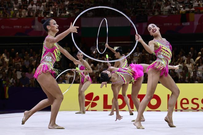 España completa su histórico Mundial de gimnasia rítmica con la plata en el mixto