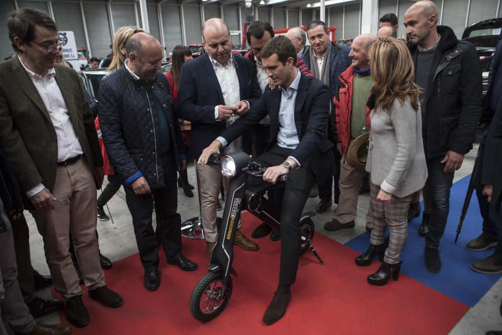 Visita de Pablo Casado a la Feria Raíces