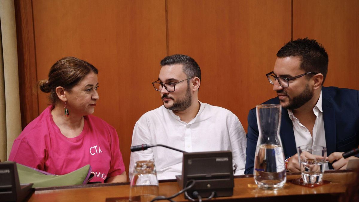 Los concejales de Hacemos Irene Ruiz, Iván Fernández y José Carlos Ruiz, durante un pleno municipal.
