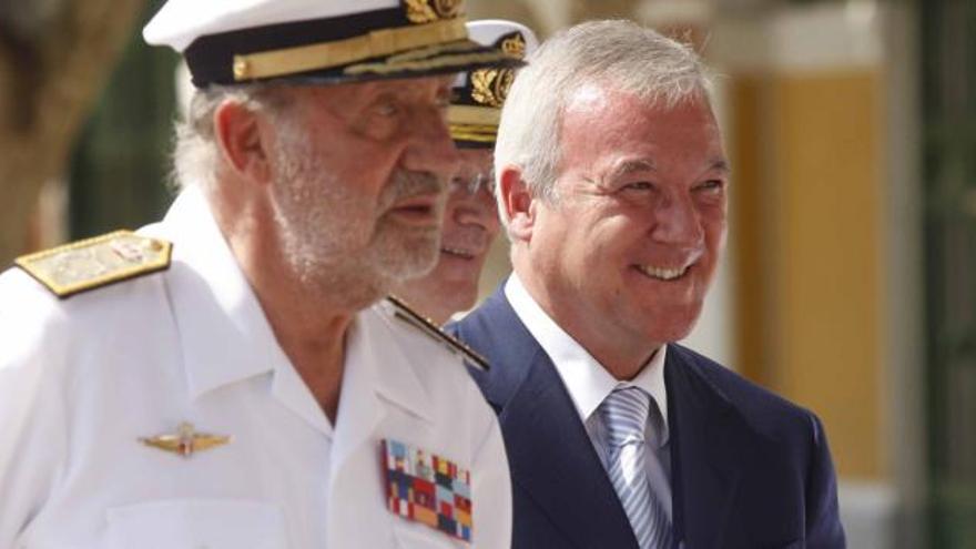 El Rey Juan Carlos junto al presidente de la Comunidad Autónoma, Ramón Luis Valcárcel
