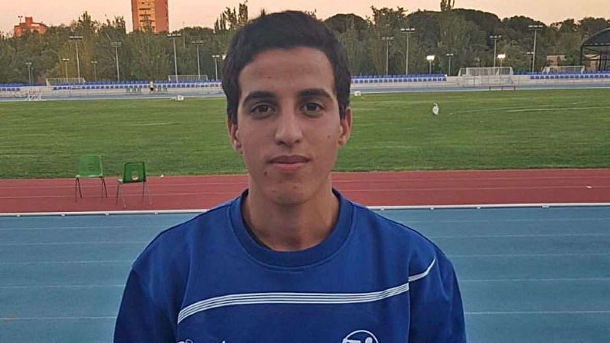 El Nabaoui posa con el trofeo de la Copa de España de Clubes.