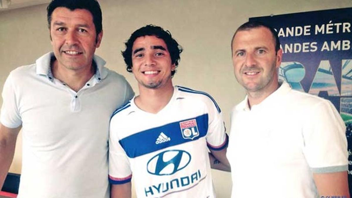 El brasileño Rafael da Silva ya viste la camiseta del Olympique de Lyon