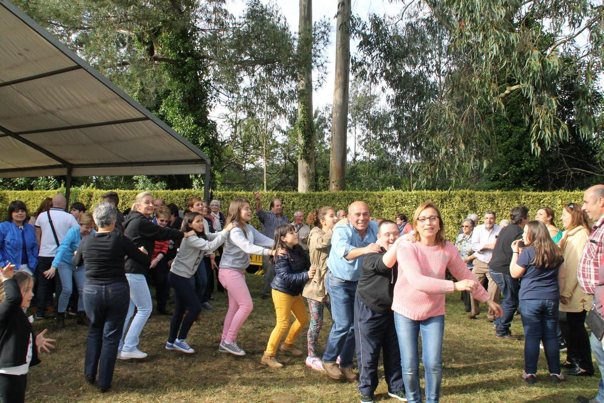 Baile de un encuentro de confraternización de San Pantaleones.