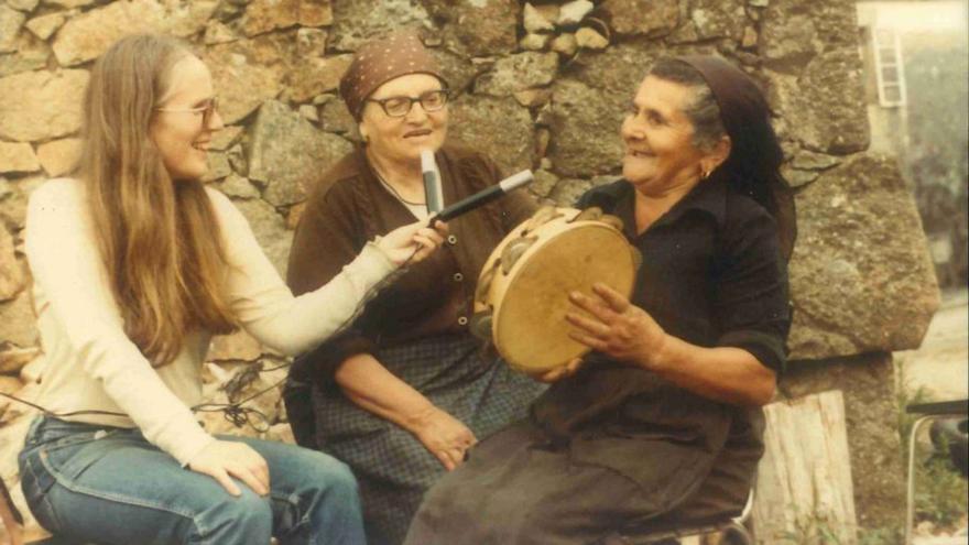 Schubarth, nunha entrevista a Elisa e Delfina. |  C. A. Santamarina