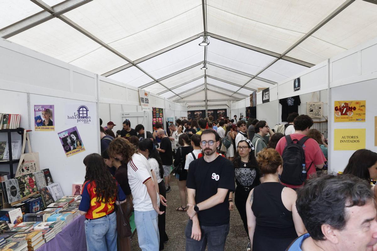 Celsius Avilés. Ambiente, colas y carpas