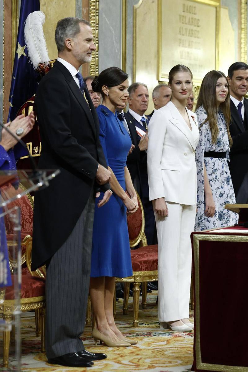 El rey Felipe VI, la reina Letizia, la princesa Leonor y la infanta Sofía en el Congreso de los Diputados tras la jura de la princesa